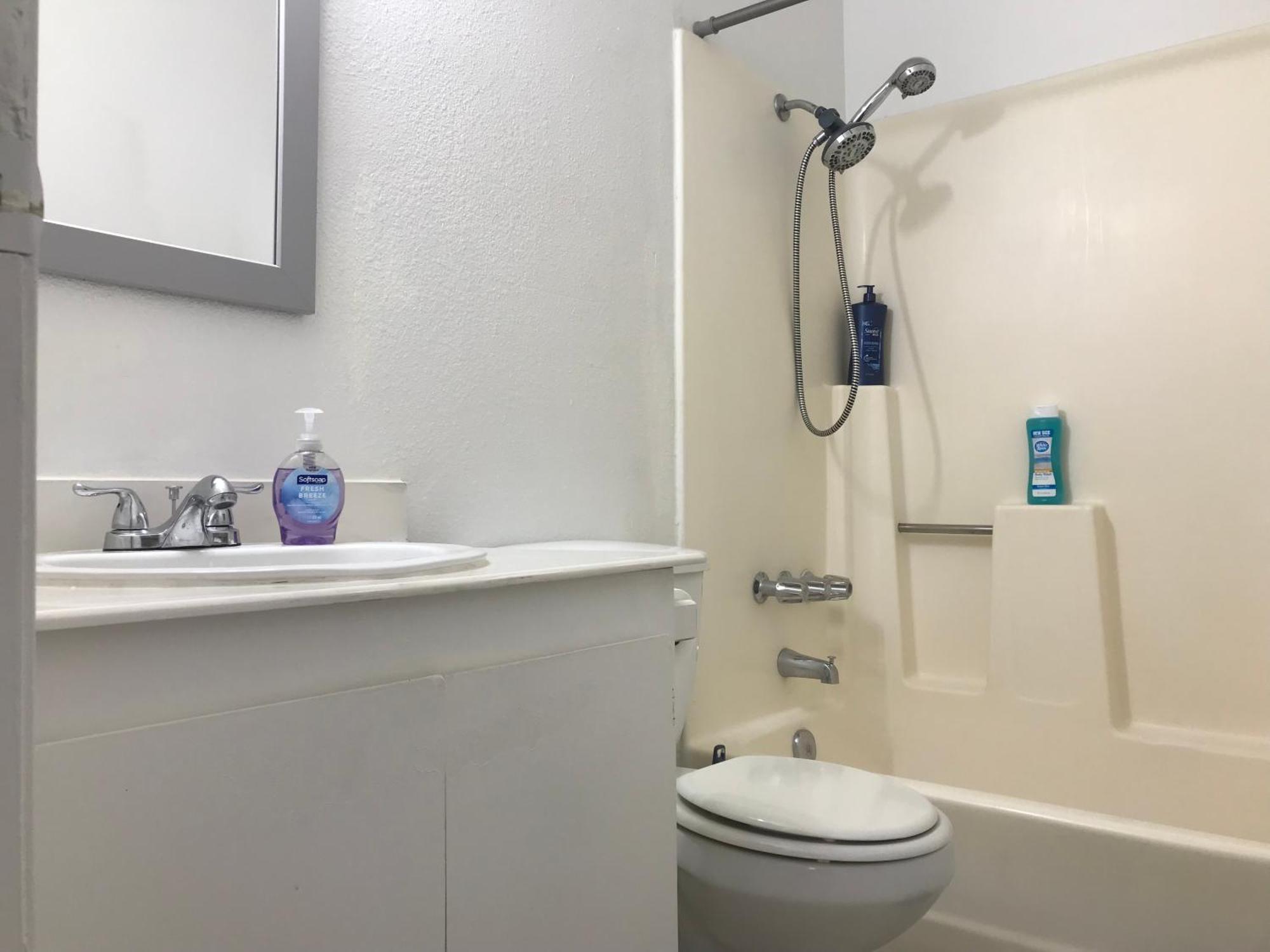 Super 1 Bedroom, Share Bathroom, Kitchen -2 * Las Vegas