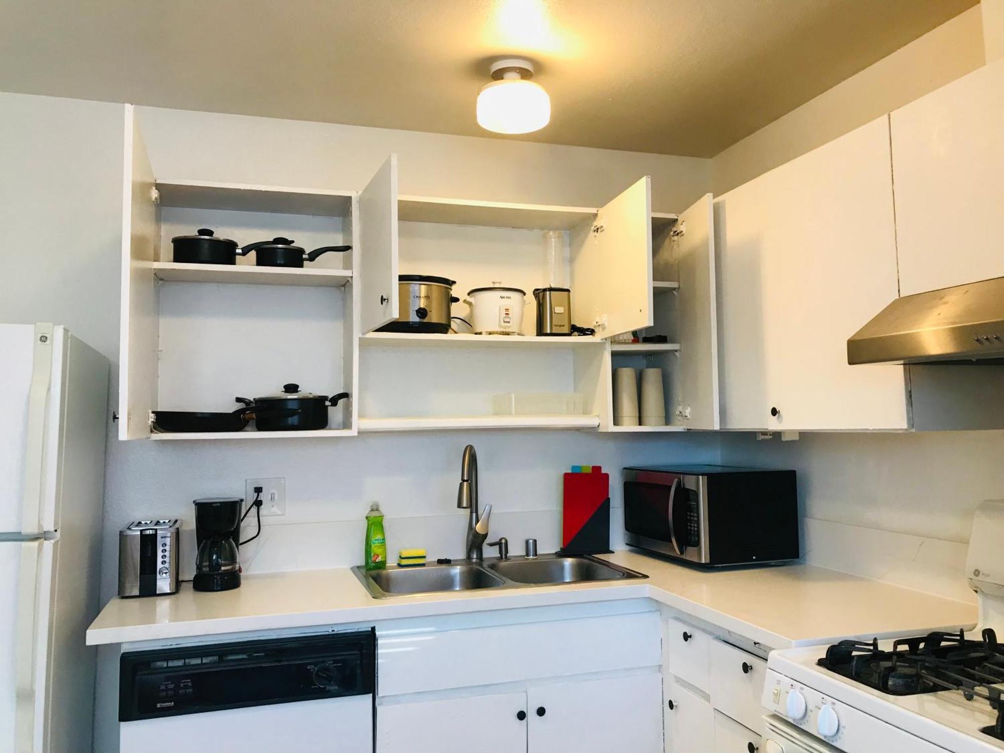 Homestay Super 1 Bedroom, Share Bathroom, Kitchen -2 *